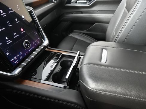Used 2025 GMC Yukon Denali w/ Sun & Power Step Package AWD/4WD image 34