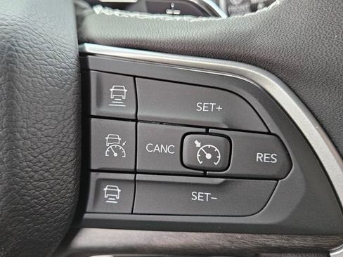 New 2025 Jeep Grand Cherokee L Limited w/ Luxury Tech Group II AWD/4WD image 24