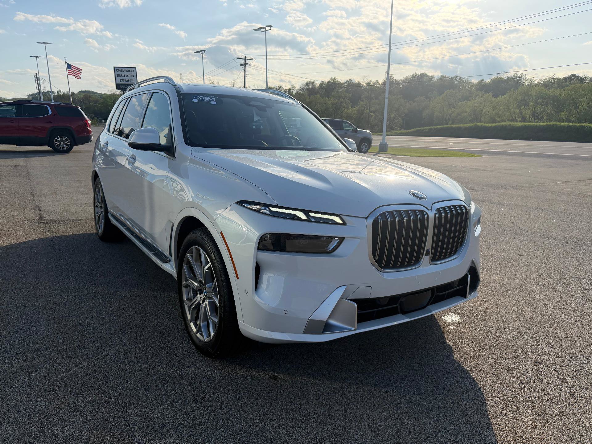 Used 2024 BMW X7 xDrive40i w/ Premium Package AWD/4WD image 8