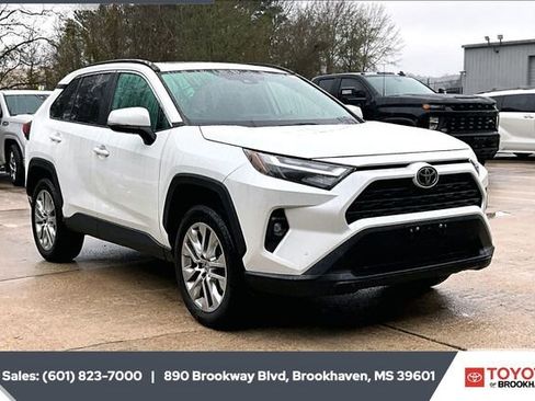 Used 2023 Toyota RAV4 XLE Premium image 2