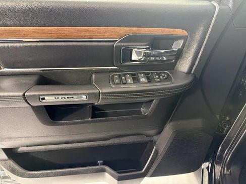 Used 2015 RAM 1500 Laramie w/ Convenience Group AWD/4WD image 9