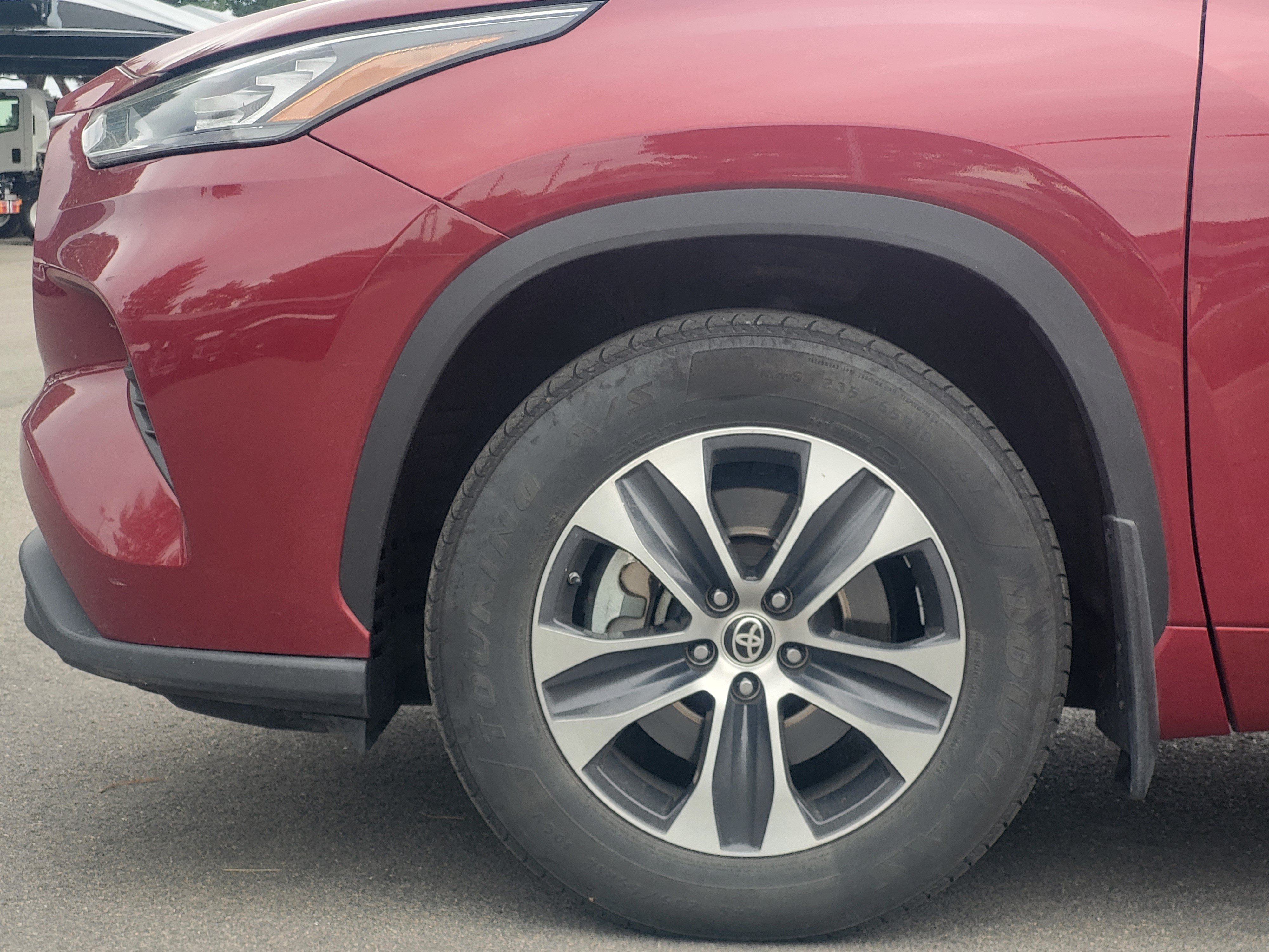 Used 2020 Toyota Highlander XLE AWD/4WD image 9