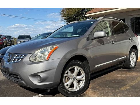 Used 2011 Nissan Rogue SV image 2