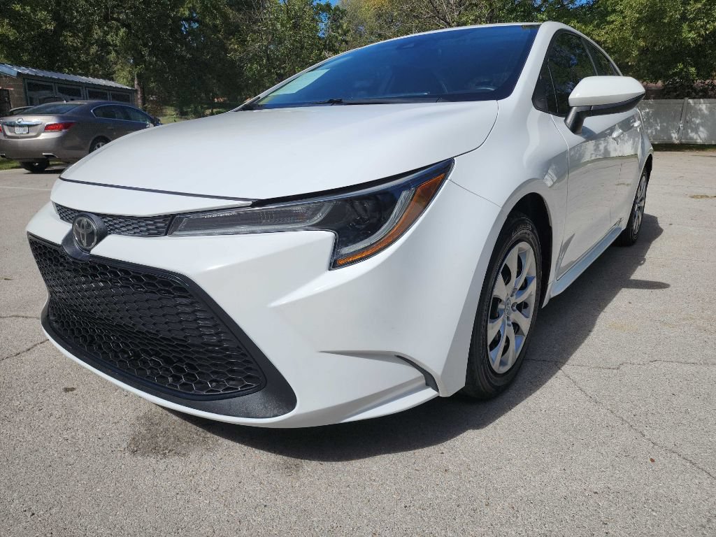 Used 2021 Toyota Corolla LE FWD image 3