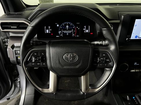 Certified 2025 Toyota 4Runner SR5 AWD/4WD image 9