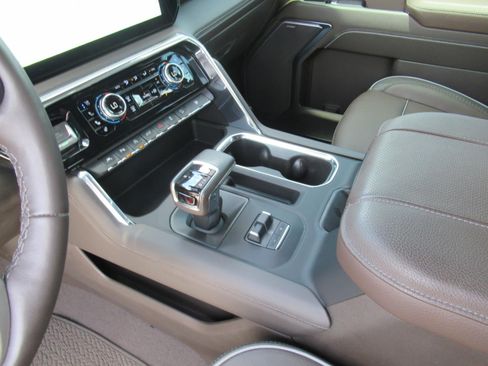 Used 2024 GMC Sierra 1500 Denali AWD/4WD image 18