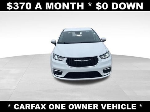 Used 2023 Chrysler Pacifica Touring-L image 8