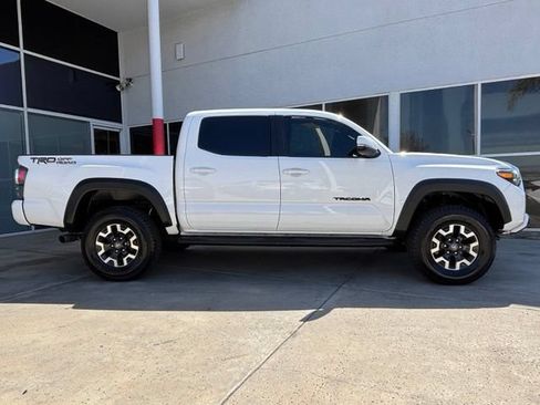 Used 2022 Toyota Tacoma TRD Off-Road w/ Technology Package RWD image 2