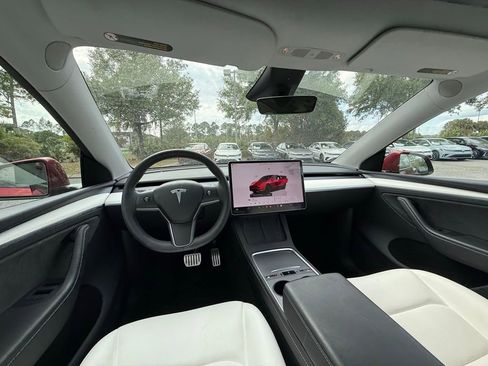 Used 2024 Tesla Model Y Performance image 19
