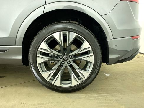 Used 2025 Audi Q8 Premium Plus w/ Premium Plus Package image 3