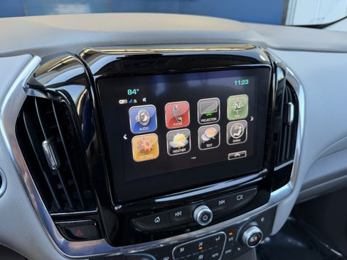 Used 2018 Chevrolet Traverse Premier w/ Driver Confidence II Package FWD image 20