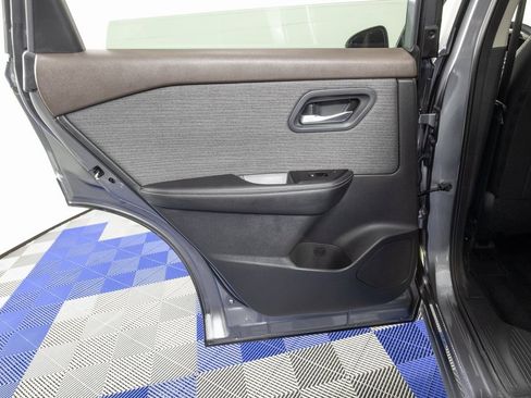 Used 2022 Nissan Rogue SV image 14