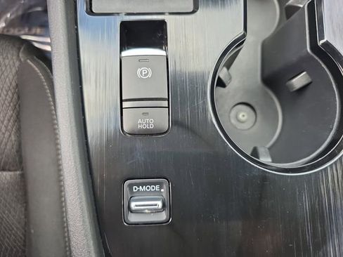 Used 2025 Nissan Rogue SV FWD image 29