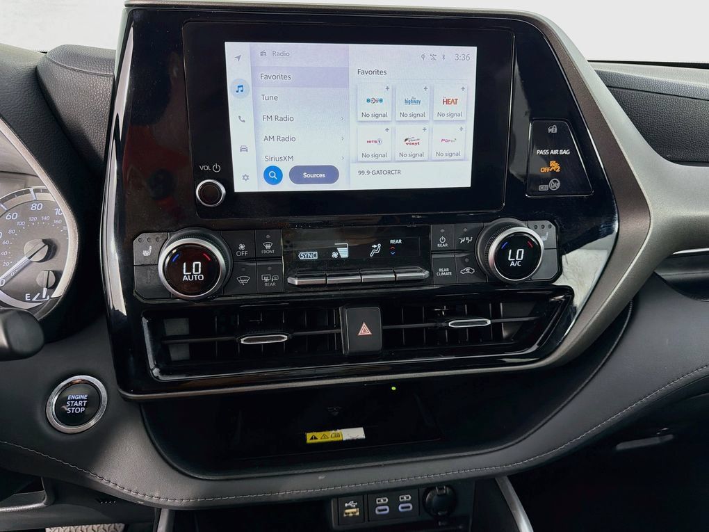 Used 2023 Toyota Highlander XLE FWD image 19