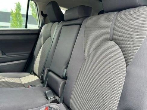 Used 2021 Toyota Highlander LE AWD/4WD image 30
