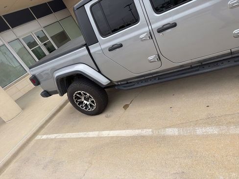 Used 2021 Jeep Gladiator Sport image 9