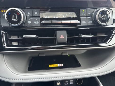 Used 2023 Toyota Highlander L image 38