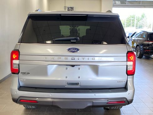 Used 2023 Ford Expedition Max XLT image 6
