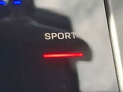 Used 2025 Porsche Macan image 25