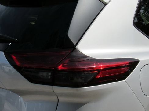 Certified 2024 Nissan Rogue SV FWD image 13