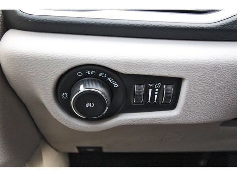 Used 2023 Chrysler Pacifica Touring-L FWD image 23