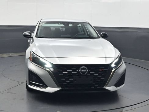 Used 2024 Nissan Altima 2.5 SR FWD image 10