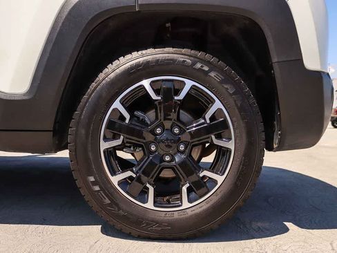 Used 2023 Jeep Renegade Latitude AWD/4WD image 10