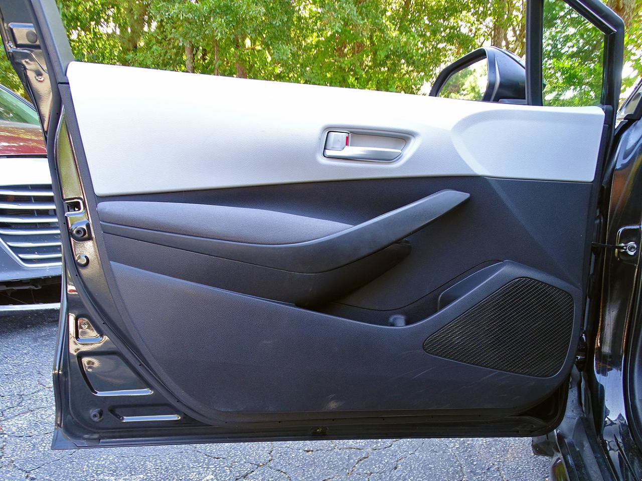 Used 2020 Toyota Corolla L FWD image 18