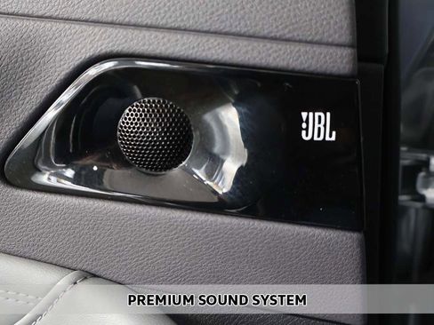 Used 2019 Toyota Avalon Limited image 5