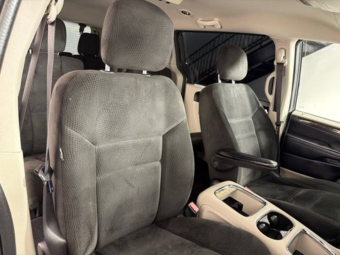 Used 2016 Dodge Grand Caravan SXT w/ UConnect Hands-Free Group FWD image 22