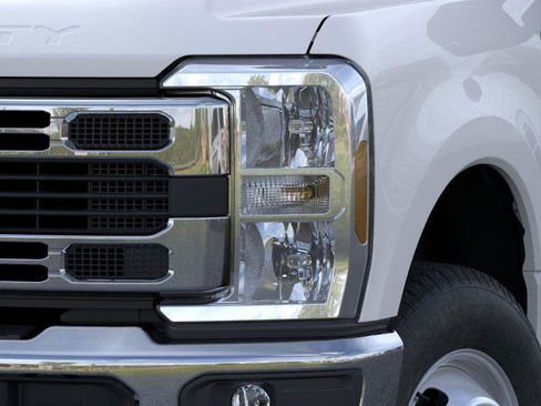 New 2026 Ford F350 XL w/ XL Chrome Package AWD/4WD image 18