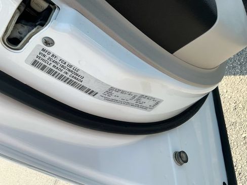 Used 2022 Chrysler Pacifica Touring-L FWD image 13