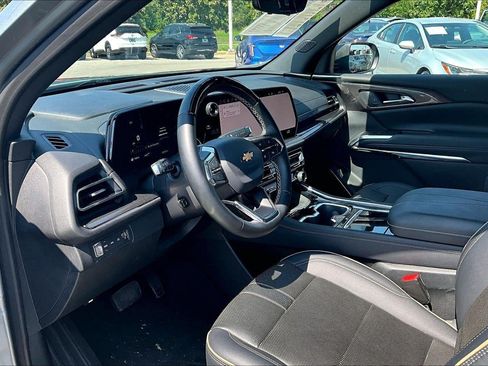 Used 2025 Chevrolet Traverse High Country w/ LPO, Floor Liner Package AWD/4WD image 12