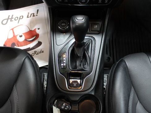 Used 2022 Jeep Cherokee Limited image 34