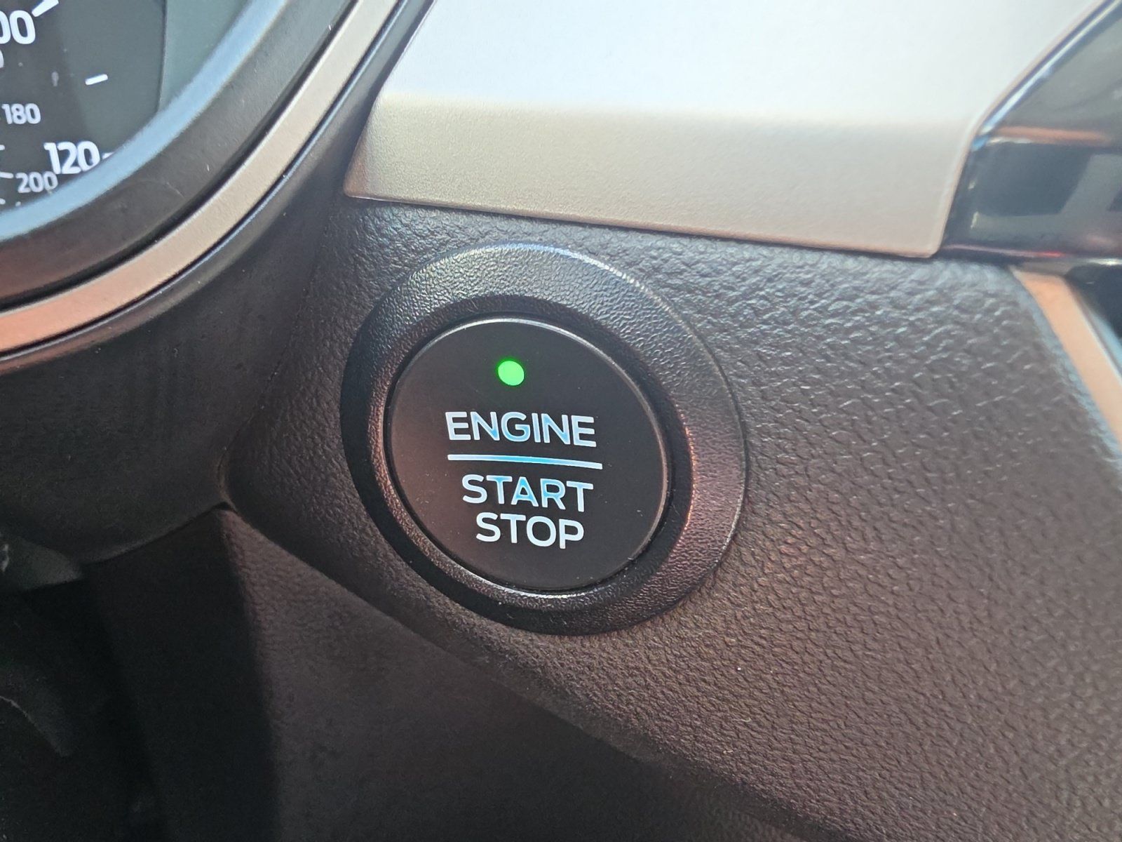 Used 2022 Ford Escape SE w/ SE Sport Appearance Package FWD image 19