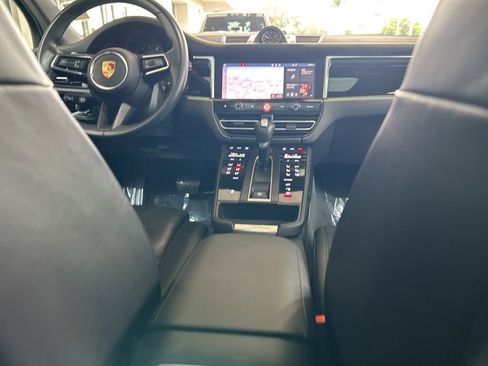 Used 2024 Porsche Macan image 28