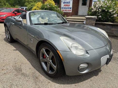Used 2006 Pontiac Solstice Convertible w/ Premium Package image 9