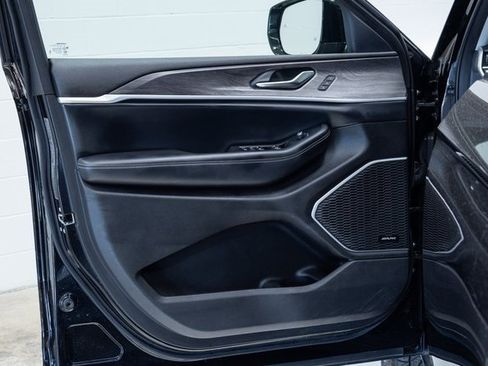 Used 2022 Jeep Grand Cherokee L Limited image 10