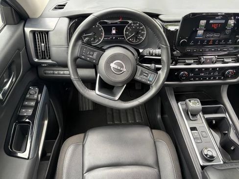 Certified 2025 Nissan Pathfinder SL AWD/4WD image 38