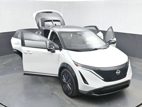 Used 2023 Nissan Ariya AWD image 52