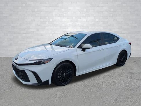 Used 2025 Toyota Camry SE FWD image 10