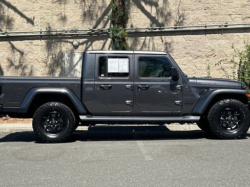 Used 2025 Jeep Gladiator Sport AWD/4WD image 2