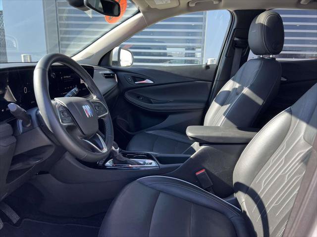 Used 2025 Buick Encore GX Avenir w/ Avenir Convenience Package AWD/4WD image 17