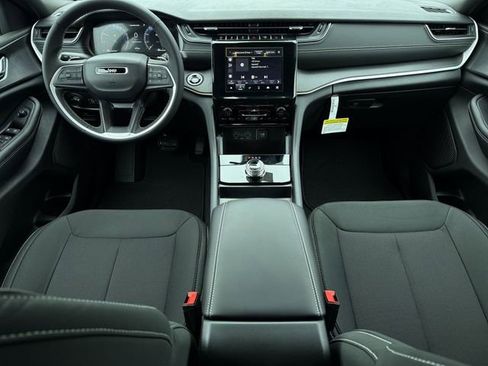 New 2026 Jeep Grand Cherokee Laredo AWD/4WD image 17