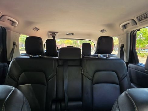 Used 2023 Nissan Pathfinder SL AWD/4WD image 26