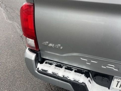 Used 2022 Toyota Tacoma SR image 18