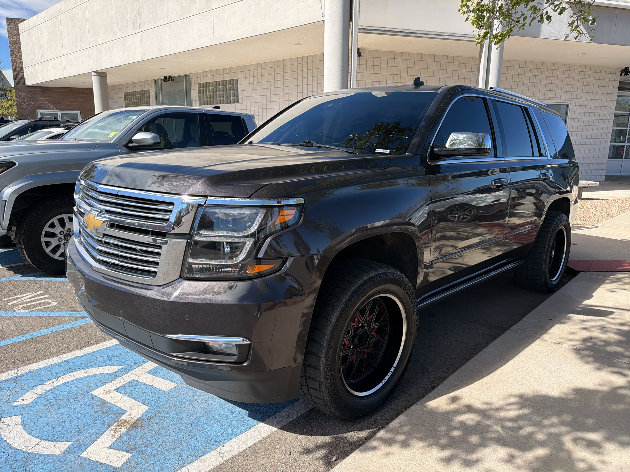 Used 2015 Chevrolet Tahoe LTZ RWD image 1