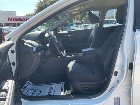 Used 2024 Nissan Altima 2.5 SV FWD image 8