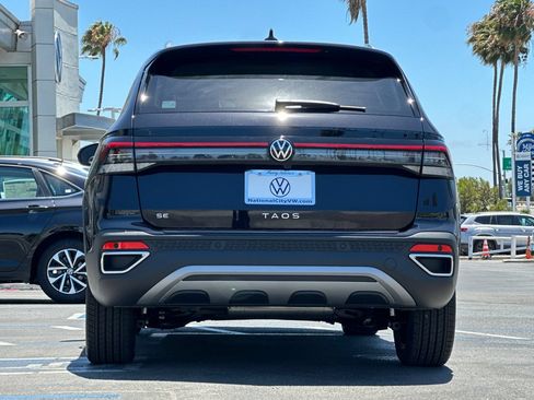 New 2026 Volkswagen Taos SE FWD image 6