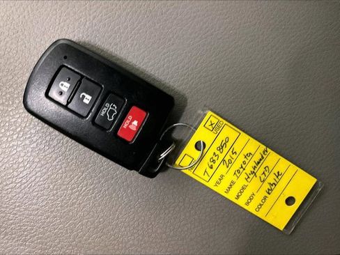 Used 2015 Toyota Highlander Limited image 11